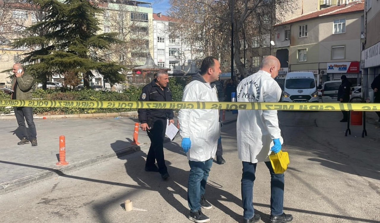 Baba ve 3 oğlu sokak ortasında silahlı saldırıya uğradı! Yaralılardan 3’ünün durumu ağır