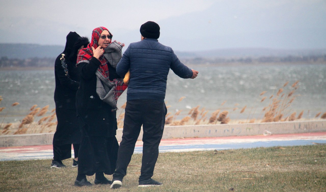 Beyşehir şiddetli fırtınaya teslim oldu