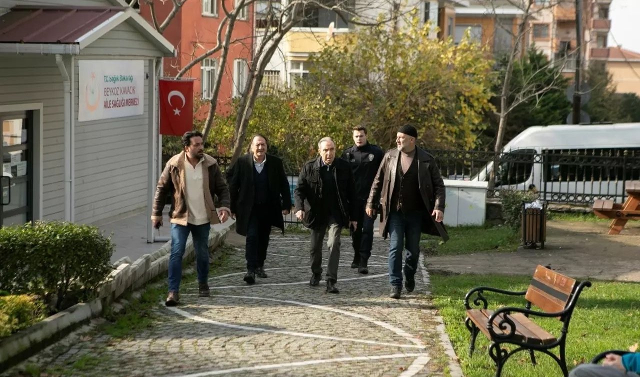 Arka Sokaklar 734. bölüm full izle neden yok, nereden izlenir? Kanal D Arka Sokaklar 734. bölüm full izle YouTube’da var mı? Arka Sokaklar 734. Bölüm Full İzle: Yeni Bölüm Nereden Takip Edilebilir?