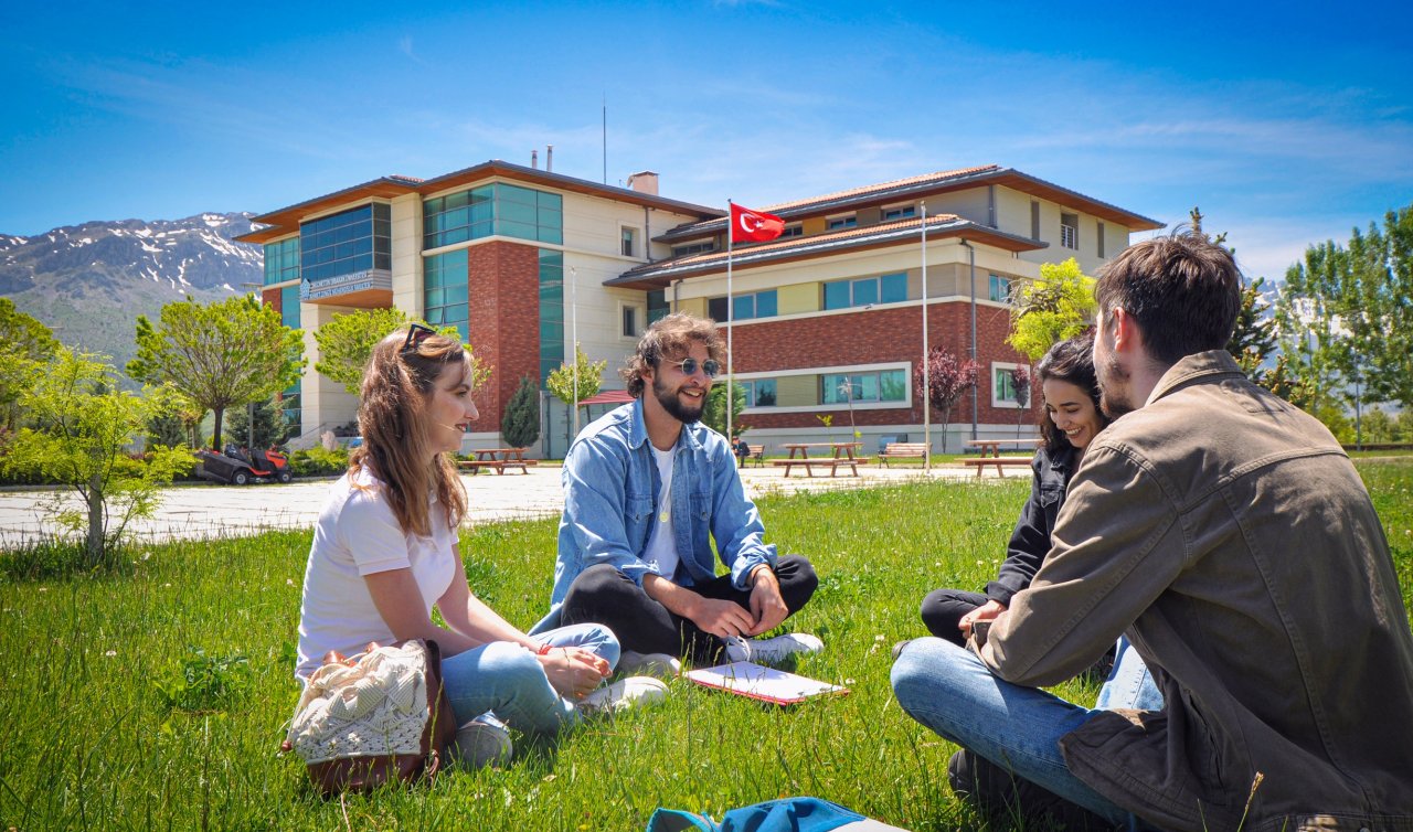 Konya’da akademik başarı: NEÜ 7 kategoride Türkiye’nin en iyileri arasına girdi!