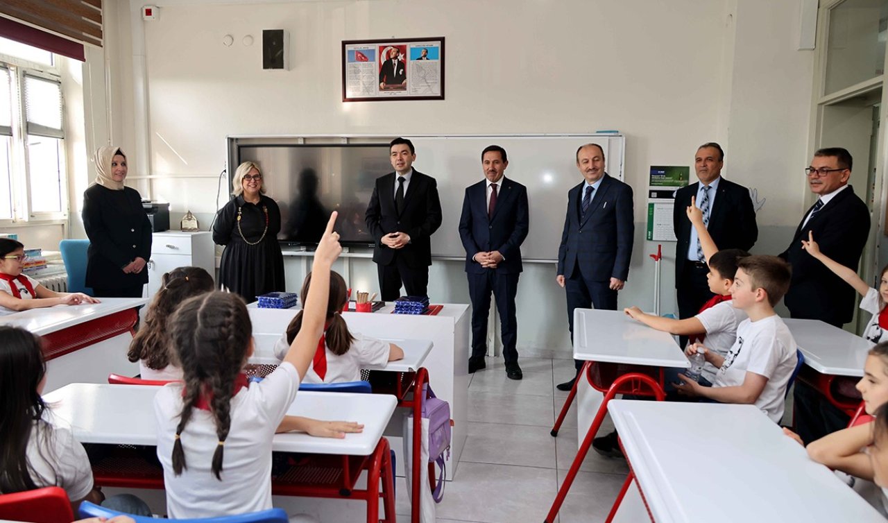 Hasan Kılca öğrencilerin karne heyecanına ortak oldu