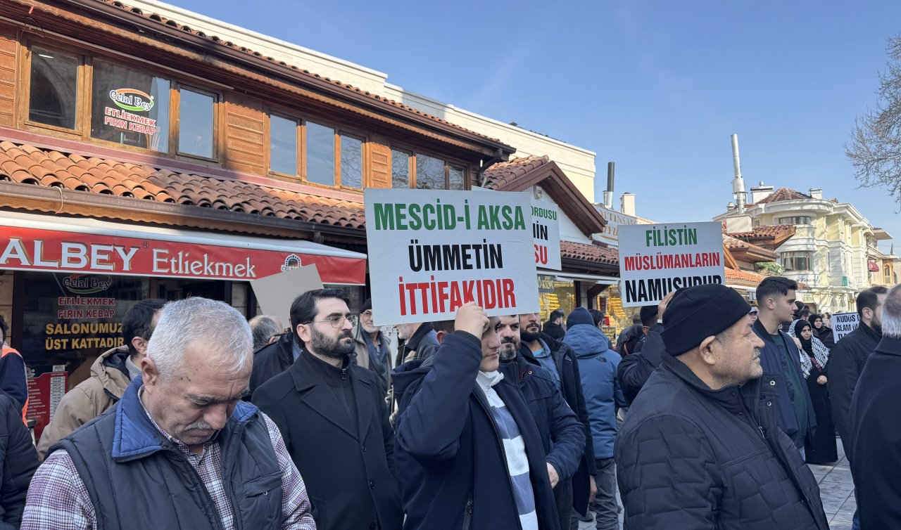 Konya’da bir grup Kudüs ve Gazze’ye destek için toplandı