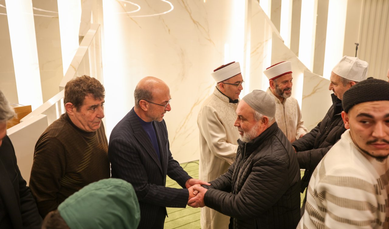 Başkan Pekyatırmacı Miraç Kandili’nde vatandaşlarla bir araya geldi