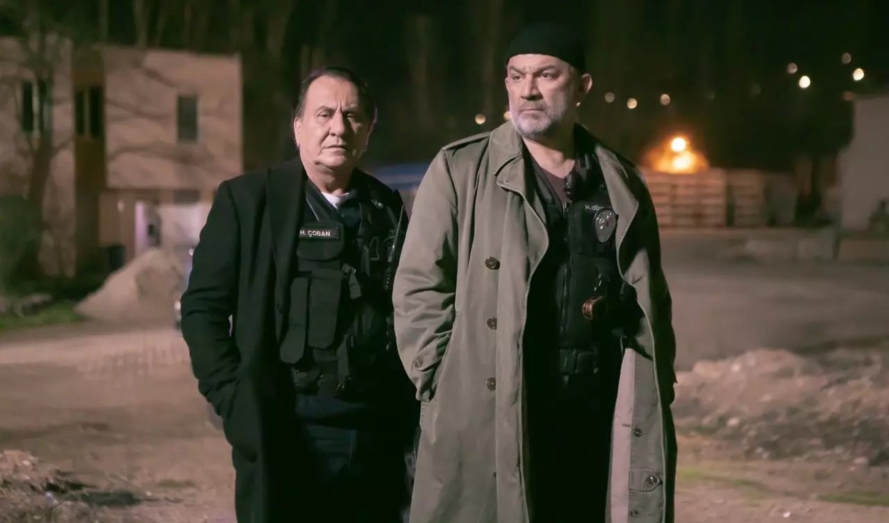 Arka Sokaklar 735. bölüm full izle neden yok, nereden izlenir? Kanal D Arka Sokaklar 735. bölüm full izle YouTube’da var mı? Arka Sokaklar 735. Bölüm Full İzle: Yeni Bölüm Nereden Takip Edilebilir?