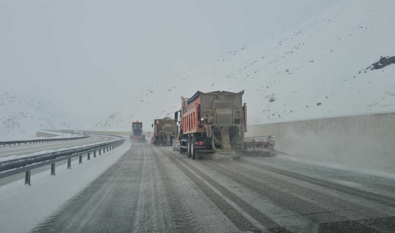 Erzincan-Sivas kara yolu ulaşıma kapandı