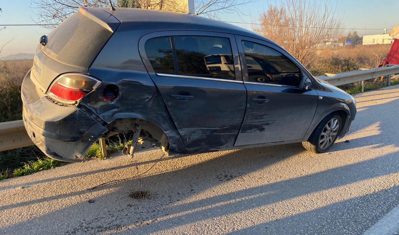 Kaza sonrası bariyerlerde asılı kaldı