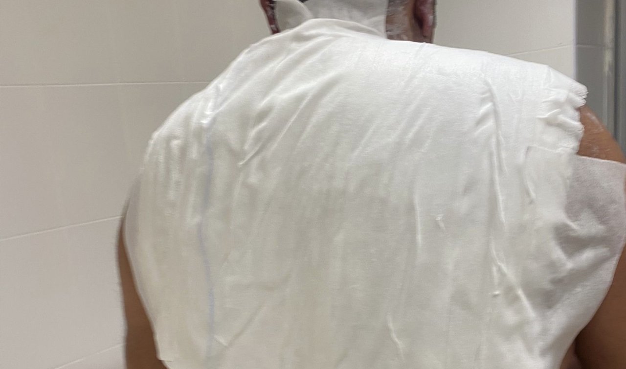 Meşhur tostçu soğuk havada şov yapmak isterken kendini yaktı