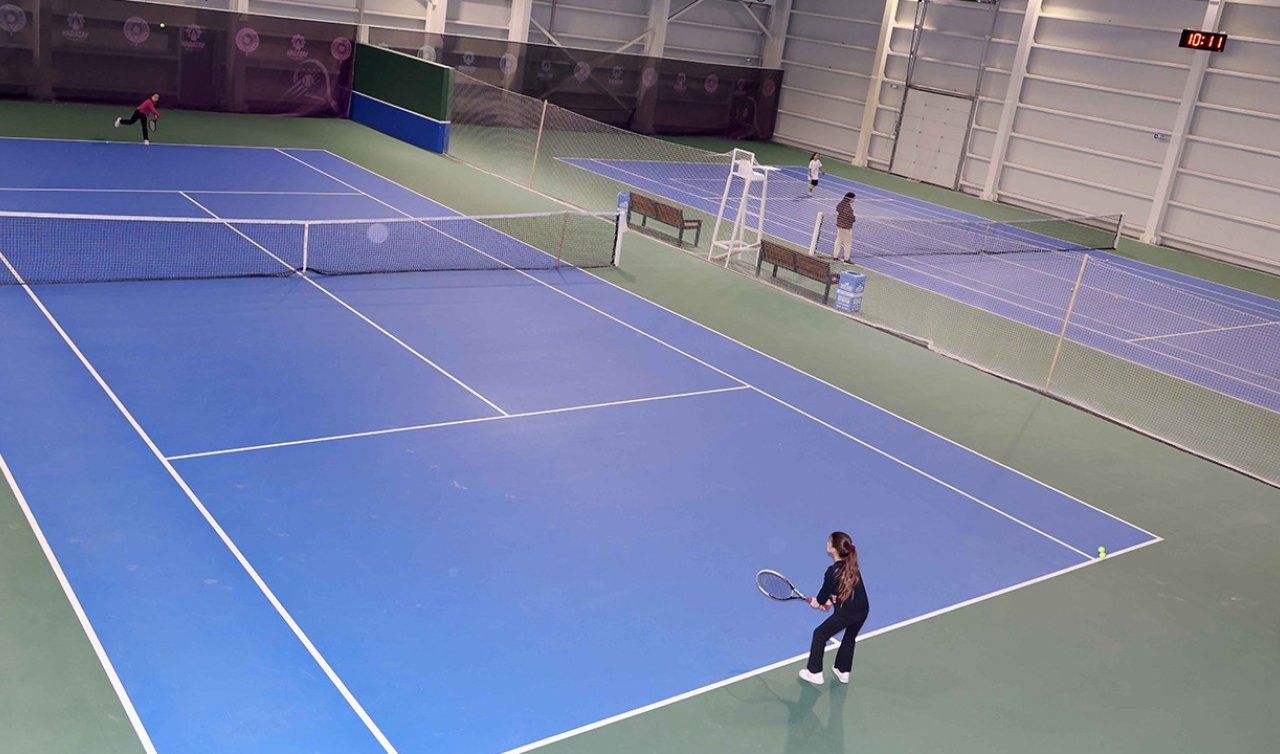 Tenisçiler Karatay’da yarışıyor