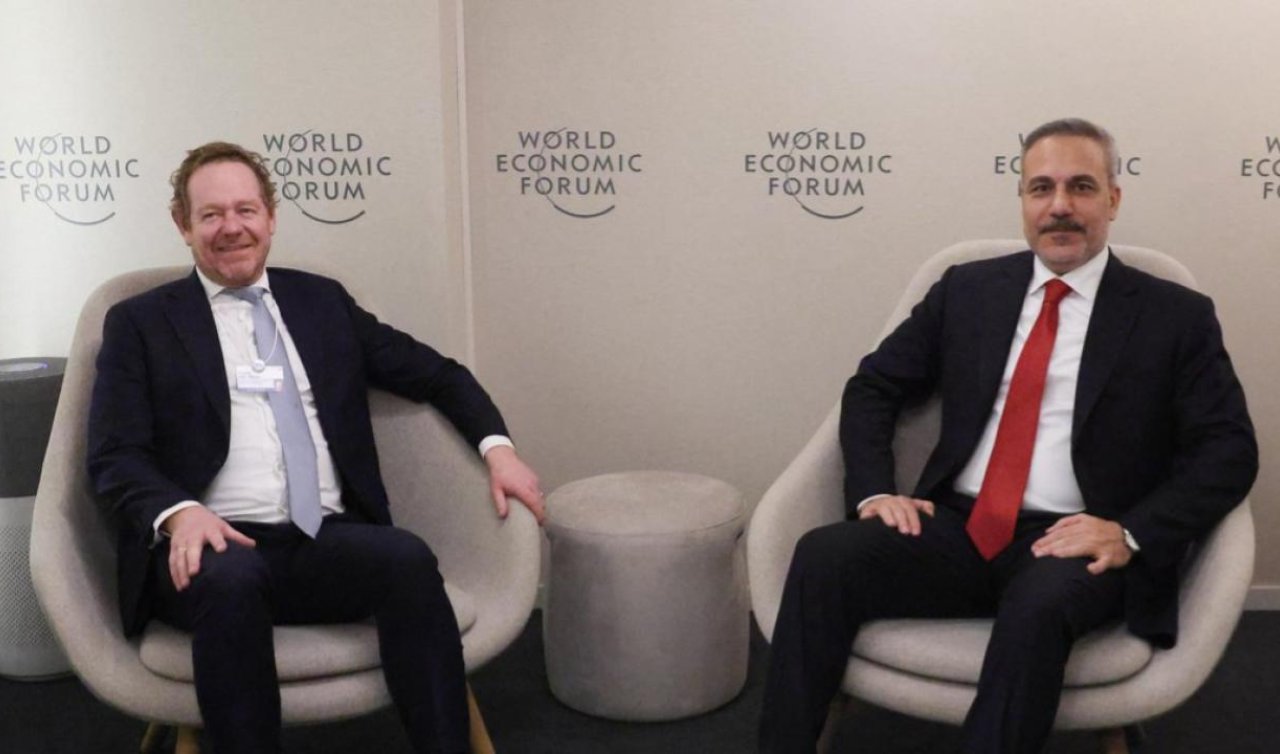Hakan Fidan Hollandalı mevkidaşı ile Davos’ta görüştü
