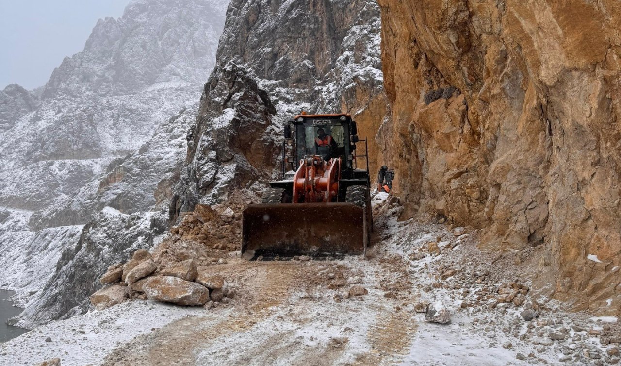 Taş Yolu’nda tehlike oluşturan kaya ve taşlar temizlendi