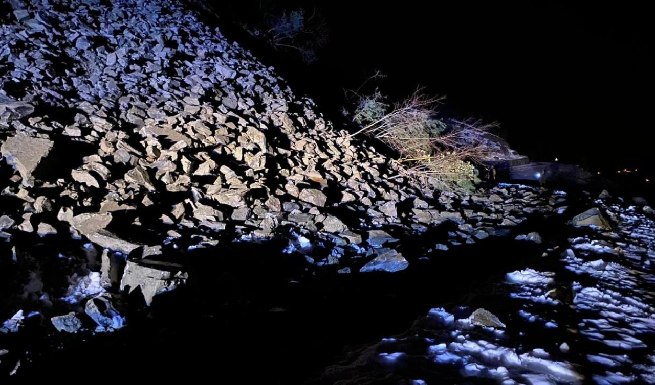 Toprak kayması nedeniyle köy yolları ulaşıma kapandı