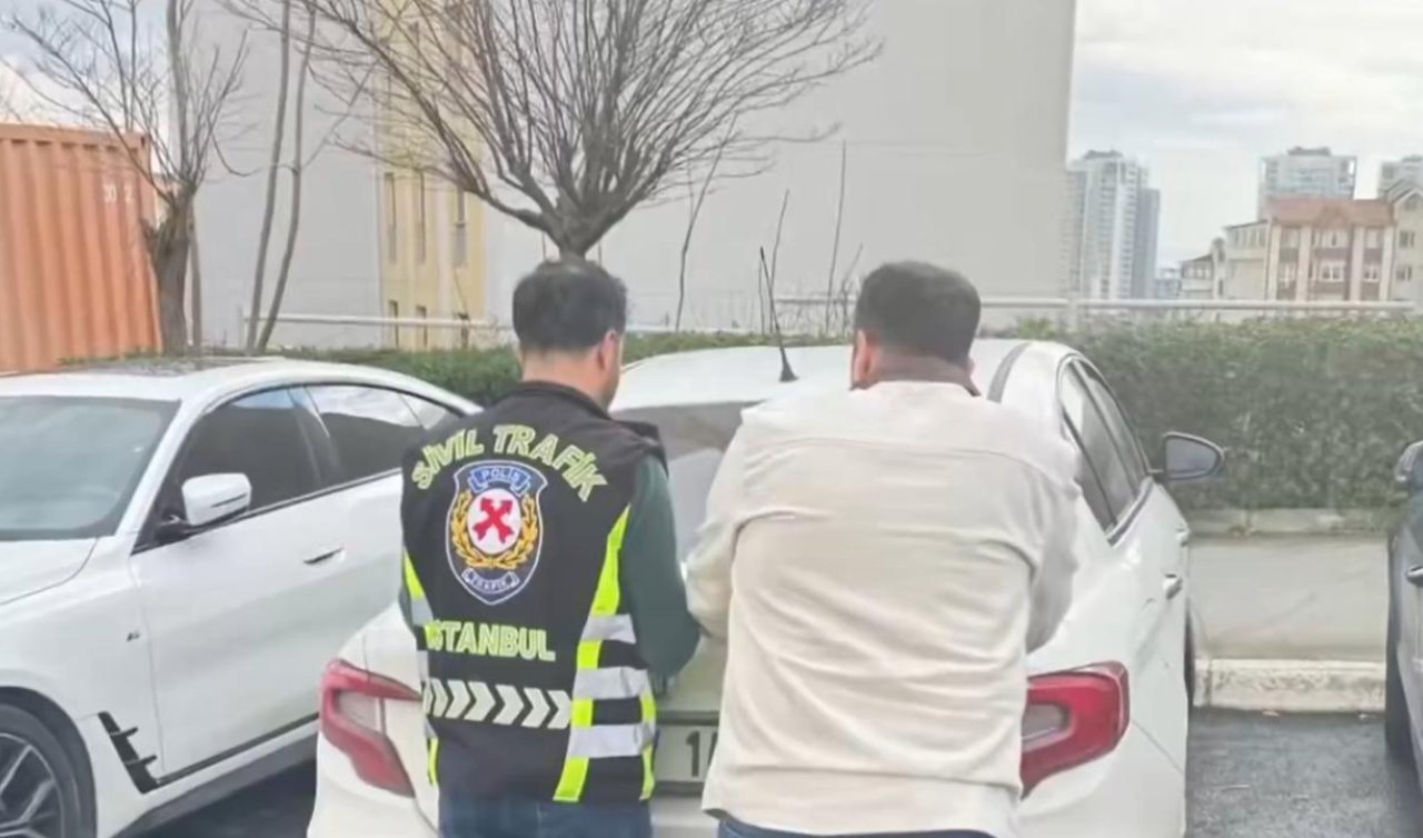 Trafikte araç camını kıran saldırgan sürücü gözaltına alındı