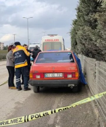 Bir kişi otomobilde ölü bulundu