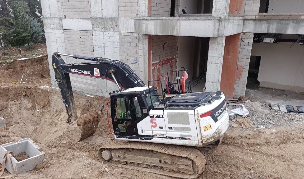  İş makinesi ile duvar arasında sıkışan işçi hayatını kaybetti