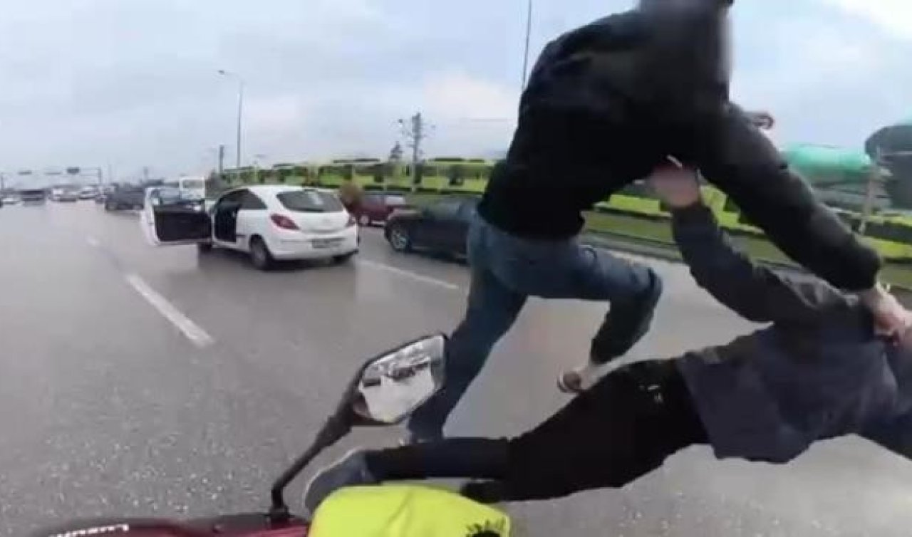 Yol verme tartışması kavgaya dönüştü Uçan tekmelerin bedeli ağır oldu