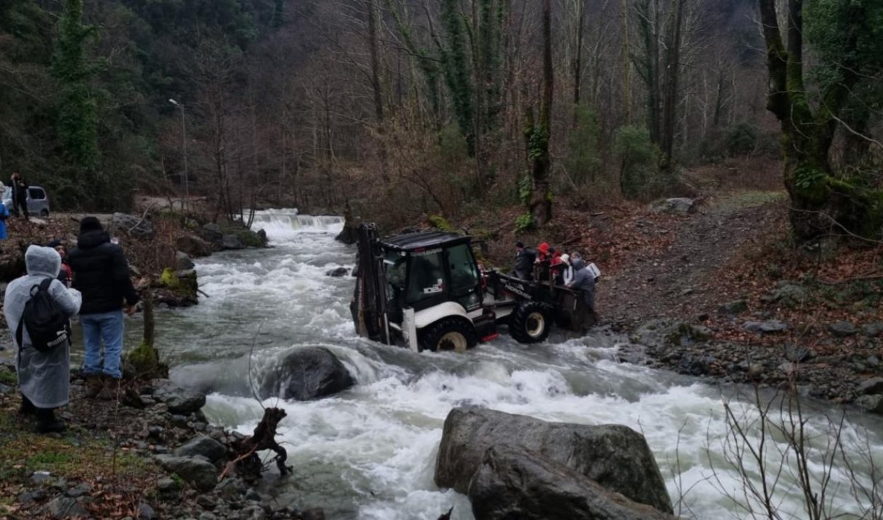 Deredeki su seviyesi yükseldi: 19 kişi mahsur kaldı