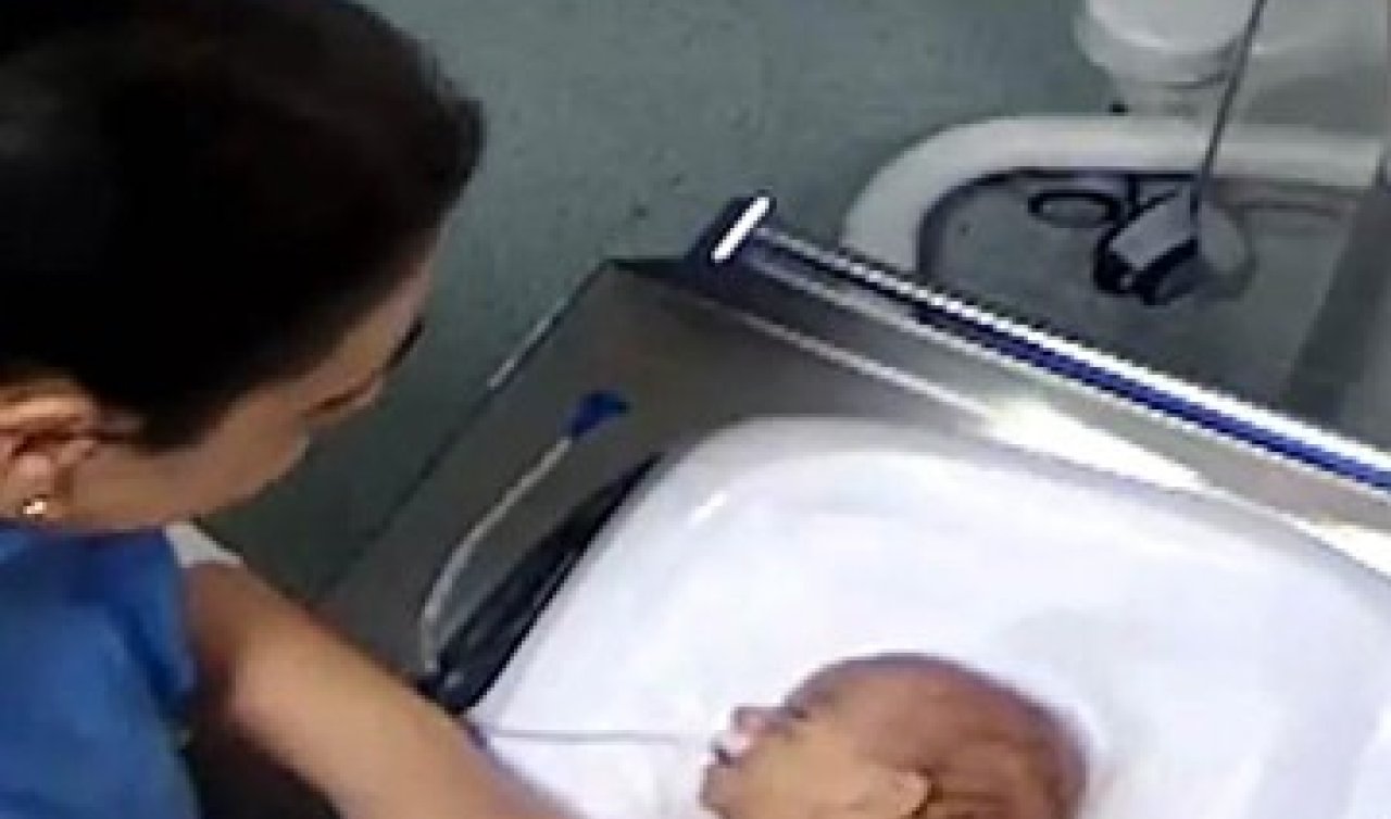 5 günlük bebeği engelli bırakan hemşirenin başka bir bebeği daha darbettiği görüntüler ortaya çıktı