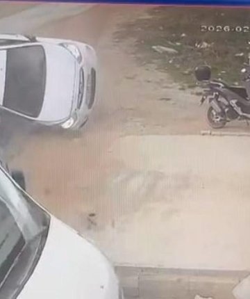 14 yaşındaki ehliyetsiz sürücü park halindeki araçlara çarptı: 8 yaralı