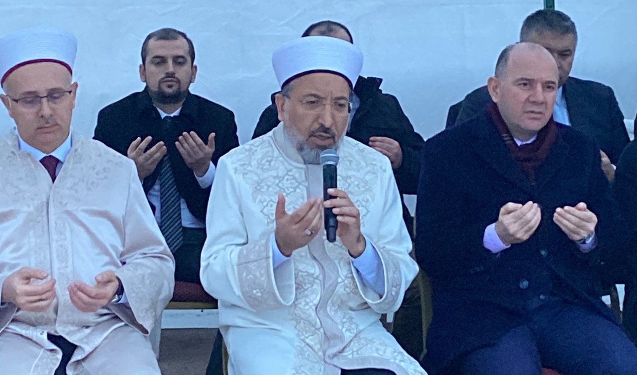 Diyanet İşleri Başkanı Arpaguş depremde yaşamını yitirenler için dua etti