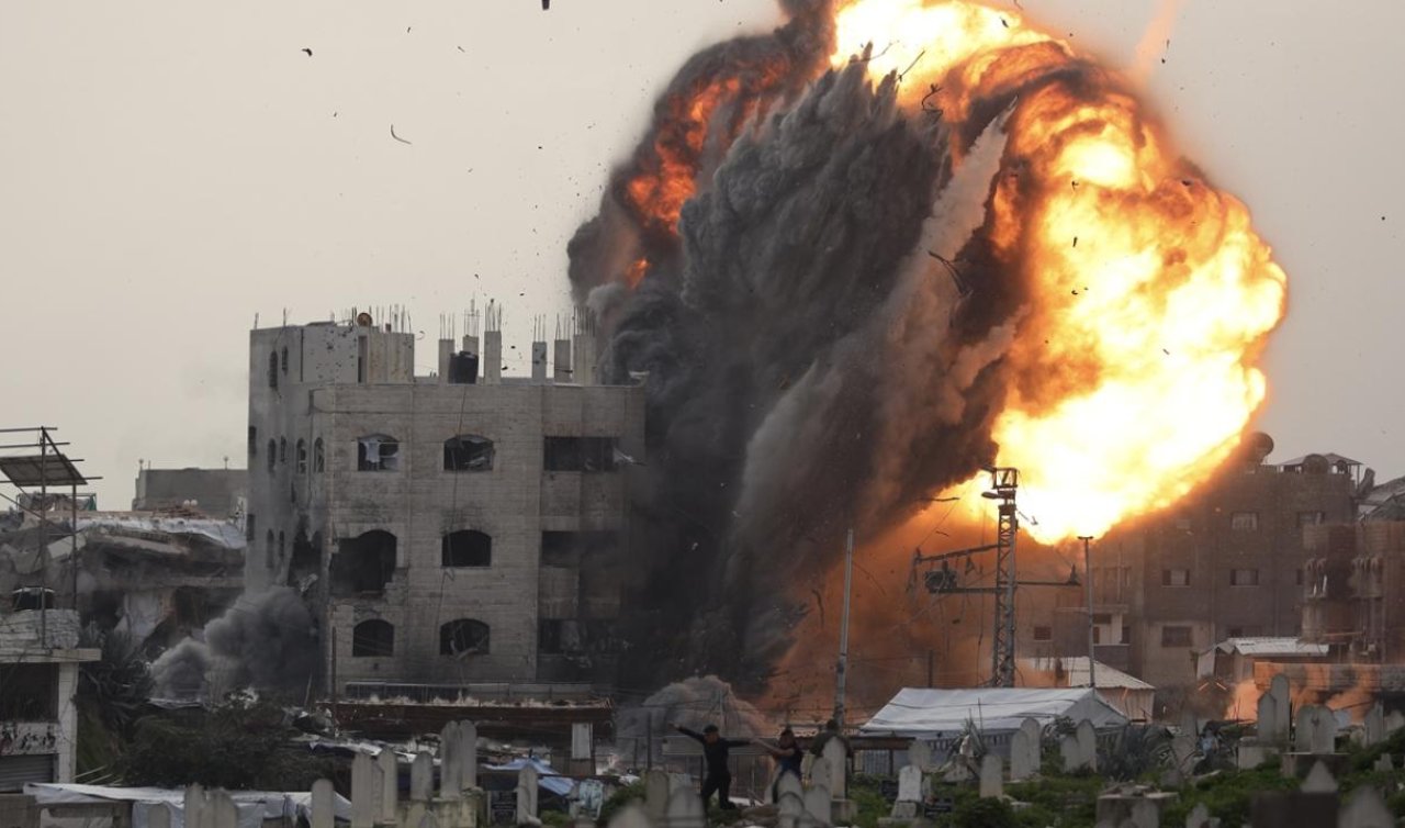 Katil İsrail ateşkese rağmen Gazze’ye yönelik saldırılarını sürdürüyor