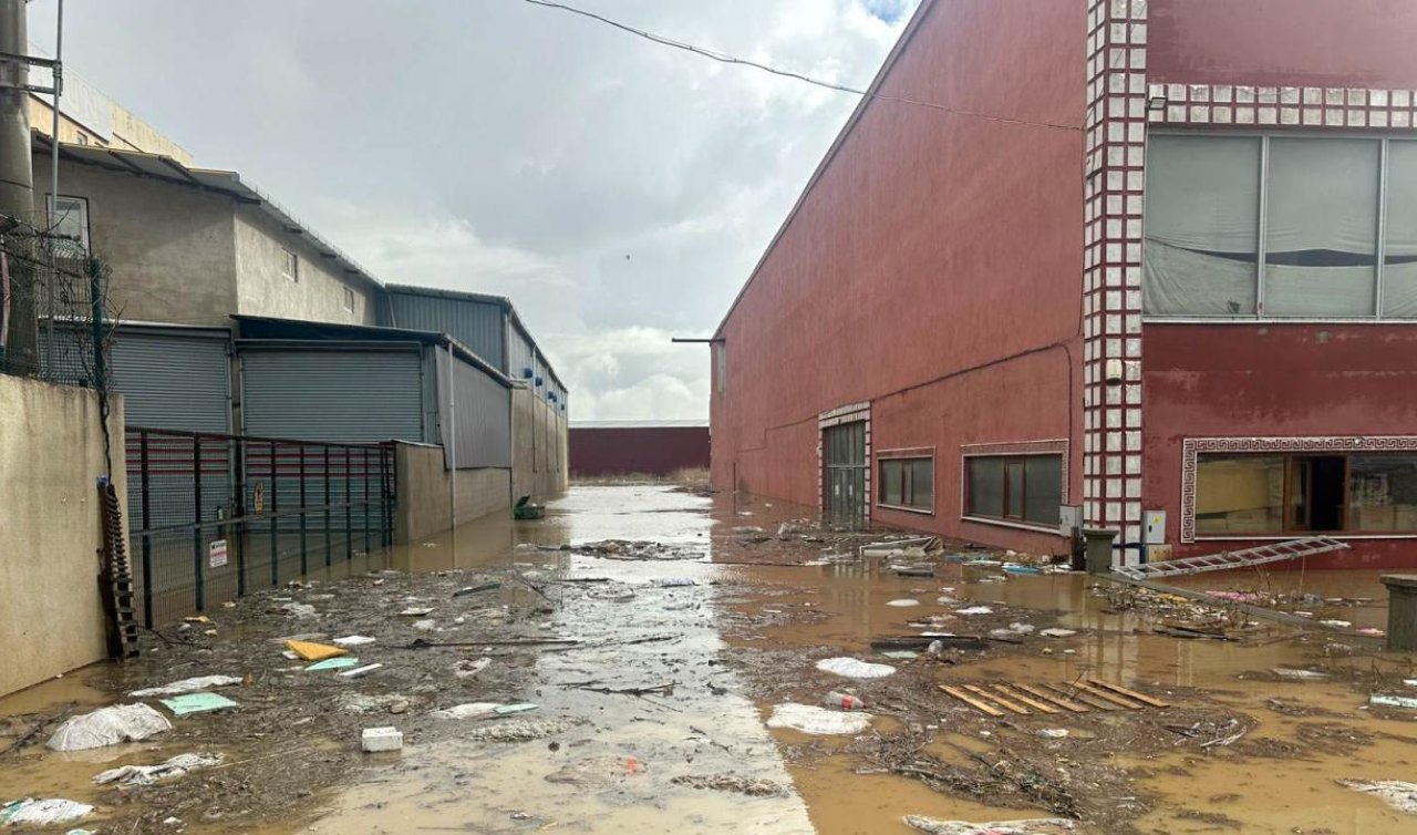 Tarım arazilerini ve iş yerlerini su bastı