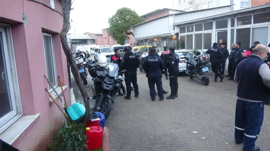 Dedikoduları duyunca eski iş yerini bastı: 2’si ağır 4 yaralı!