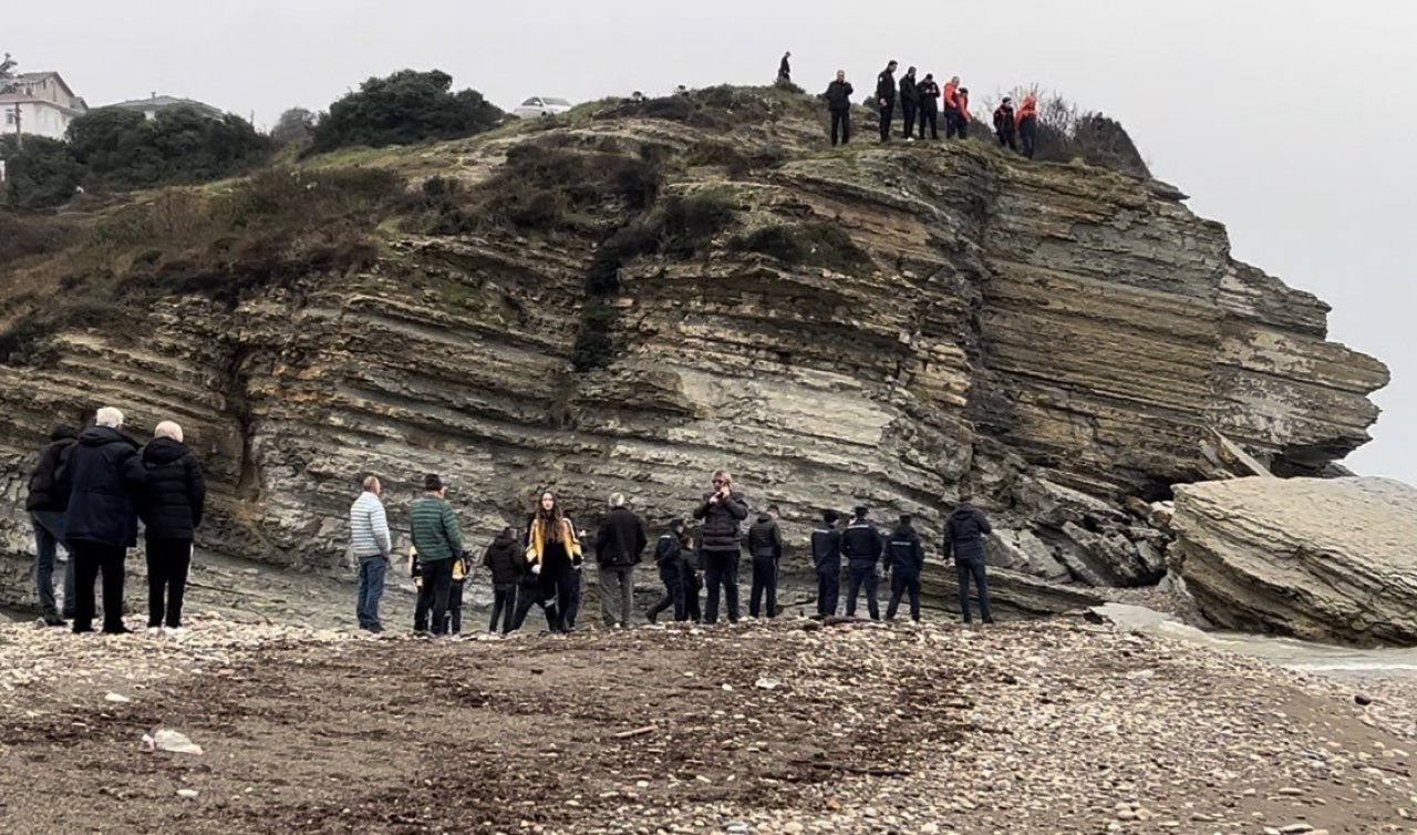 3 gündür kayıp olan kadın kayalıklarda ölü bulundu