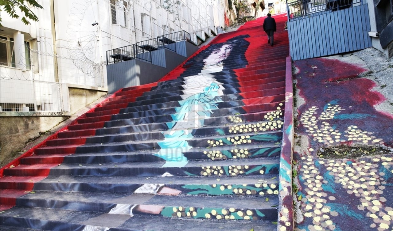 Beyoğlu’nda Enli Yokuşu’na resmedilen “Mimozalı Kadın“ eseri kimindir? Beyaz’la Joker 500 bin tl’lik soru