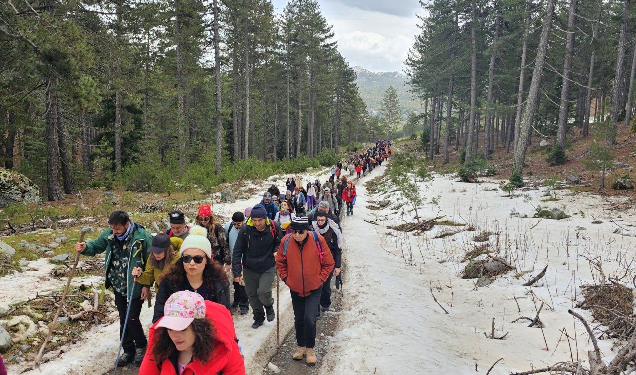Beyşehir’de karda doğa yürüyüşü coşkusu