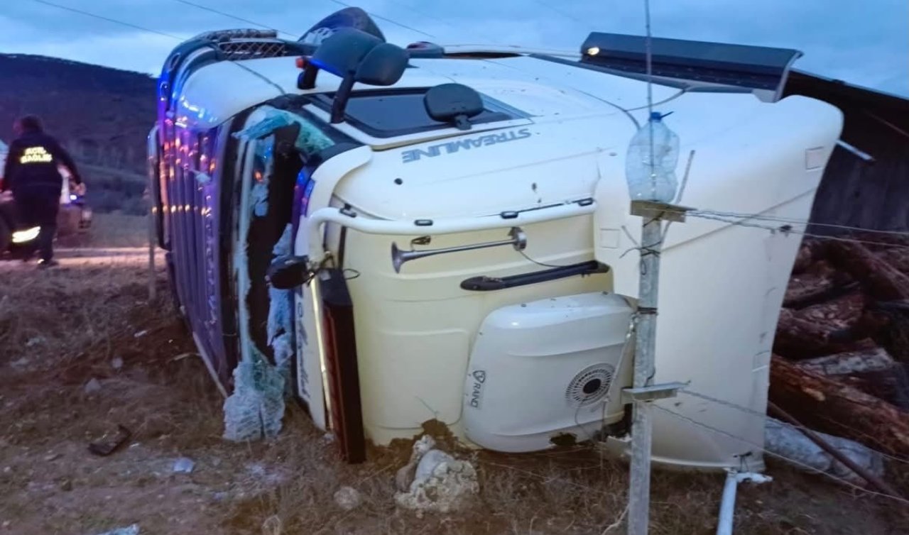 Devrilen TIR’ın sürücüsü hayatını kaybetti