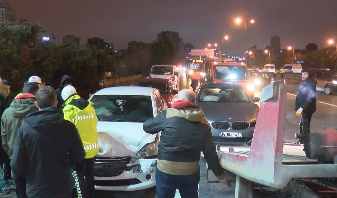 8 aracın karıştığı zincirleme kaza; trafik yoğunluğu oluştu