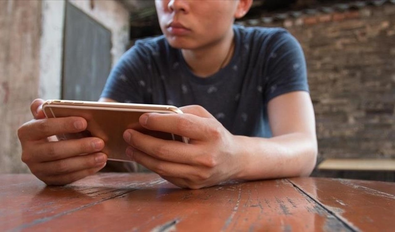 15 yaş altına sosyal medya yasağı: Oyun platformları kapatılacak mı?