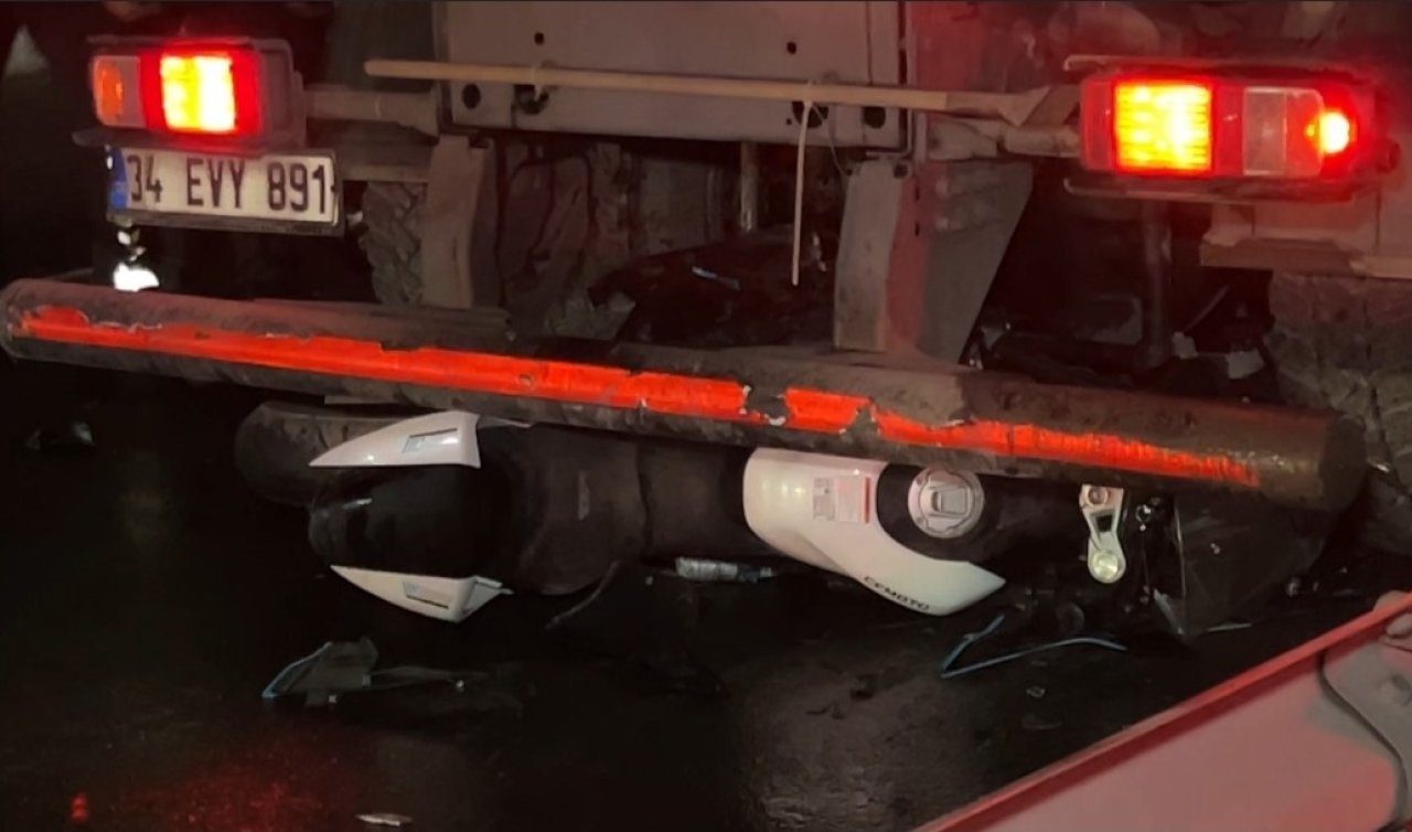 Seyir halindeki motosiklet temizlik aracının altına girdi: 2 ölü