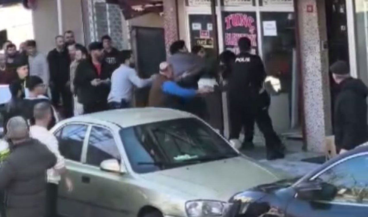“Niye geziyorsunuz burada’’ deyip polislere satırla saldırdı: 6 yaralı