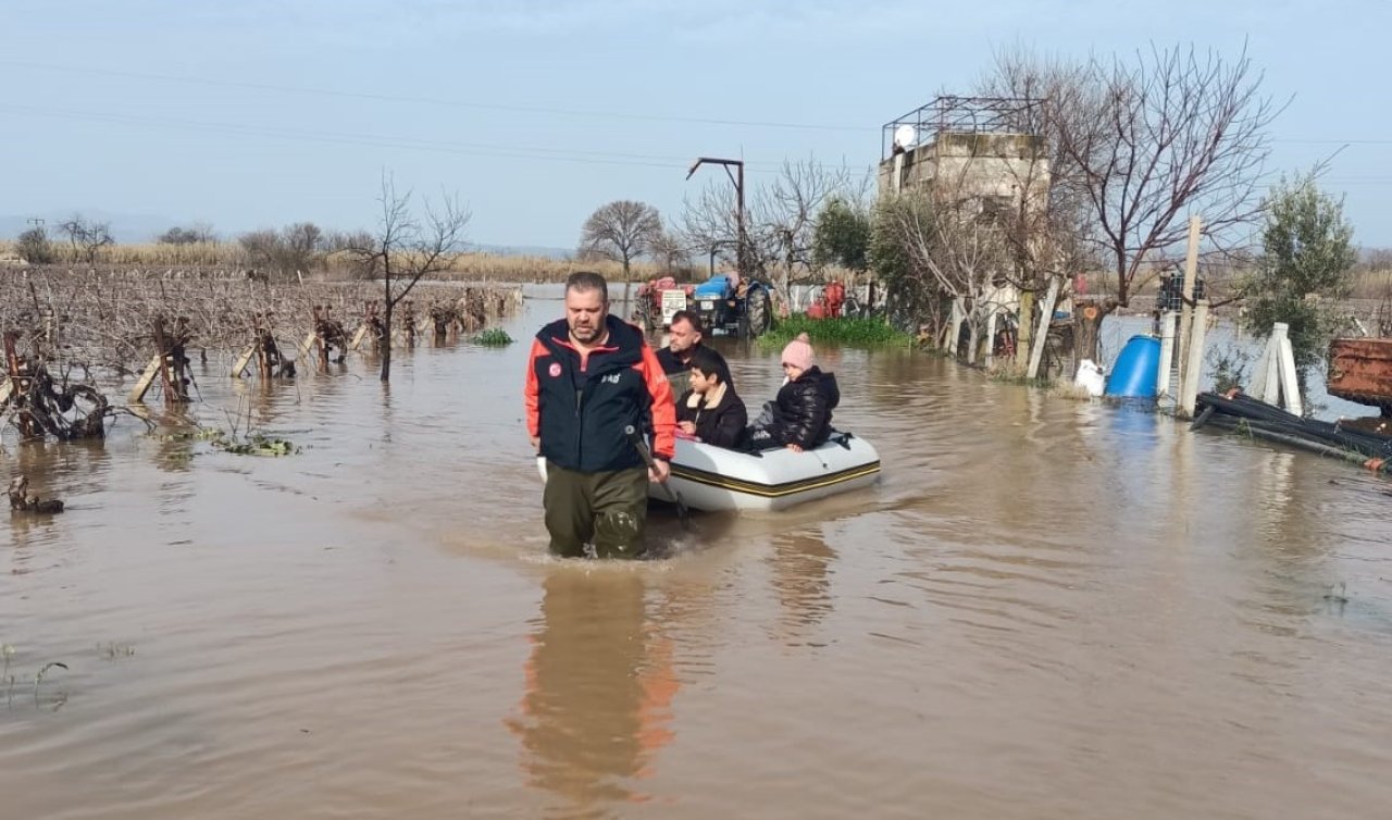 Su baskınında mahsur kalan 4’ü çocuk 5 kişi kurtarıldı
