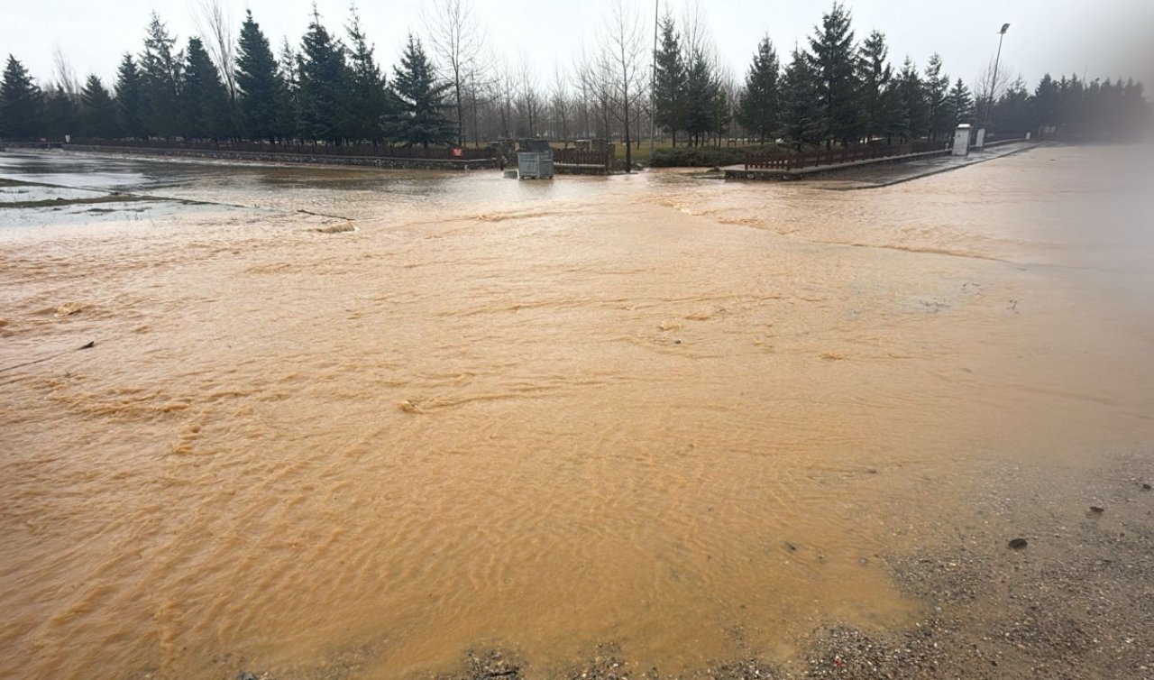 Konya’da belediye ekipleri yağış nedeni ile sahada