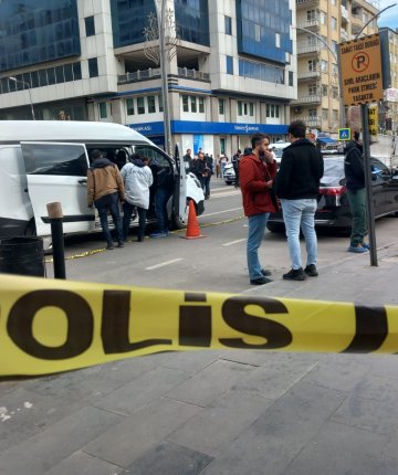 Müteahhit ile emlakçı arasında “tadilat’’ kavgası: 3 yaralı