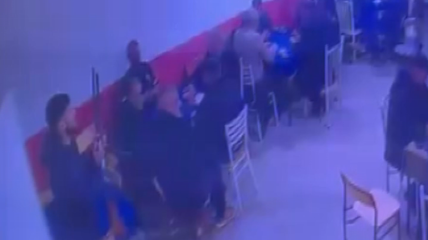 Pompalı tüfekle köy kahvesine saldırdı!