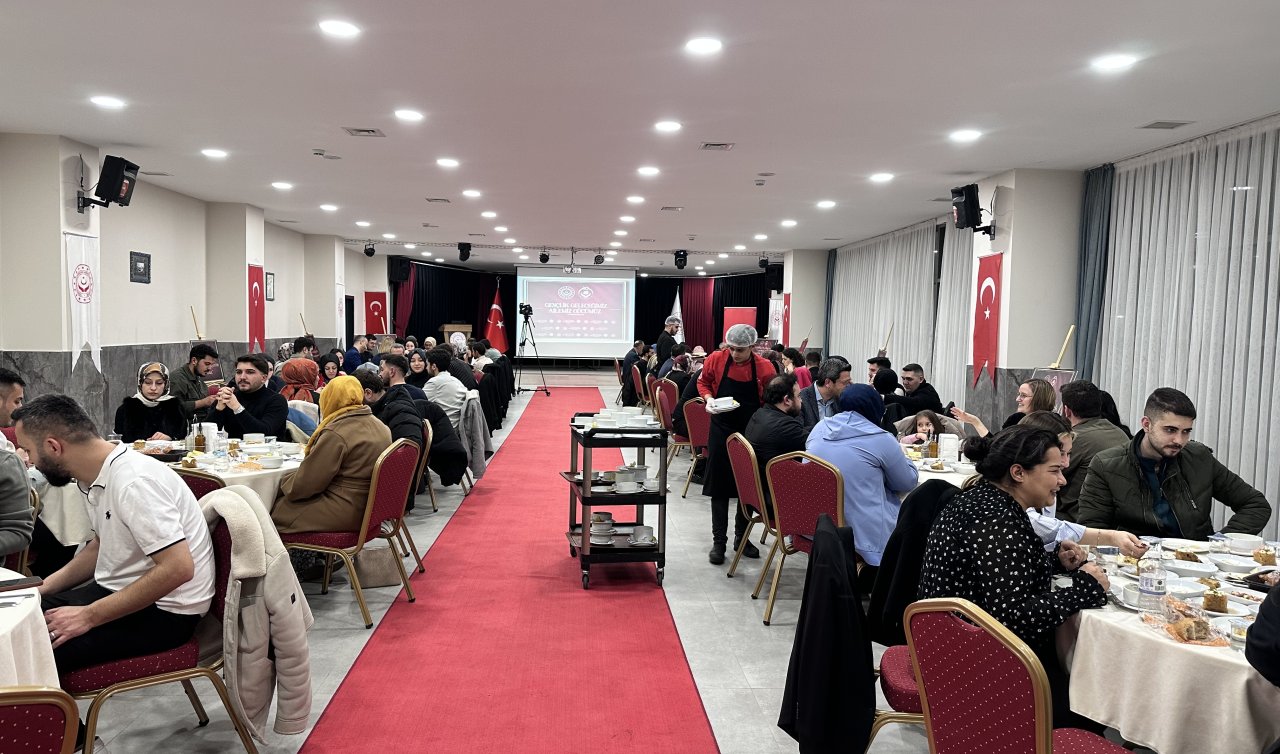 Konya’da devlet desteğiyle evlenen gençler akşam yemeğinde buluştu