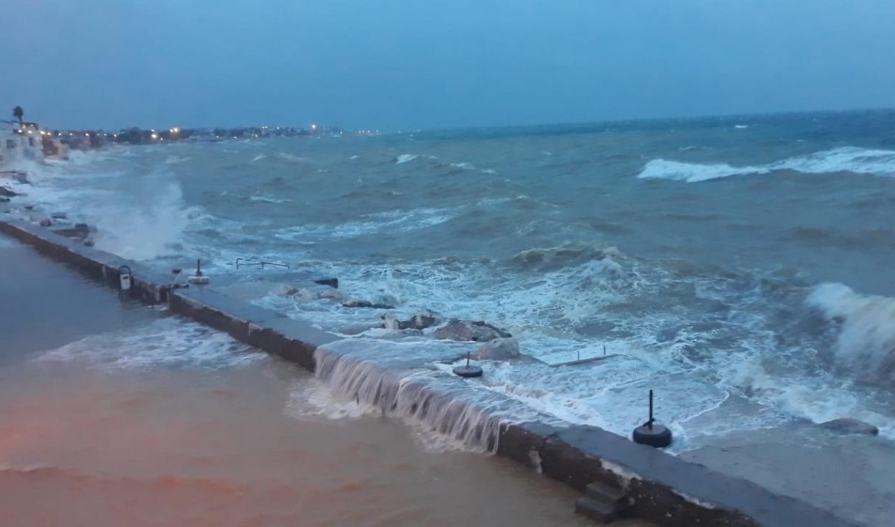 Çanakkale’de kuvvetli fırtına etkili oldu