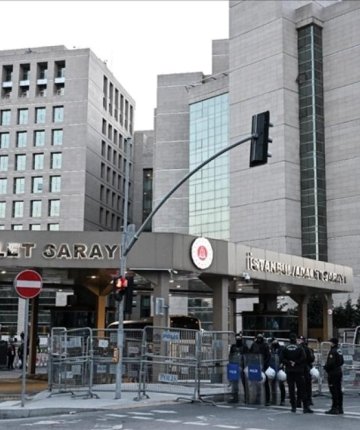 Sahte belgelerle ikamet izni operasyonunda 40 kişi tutuklandı