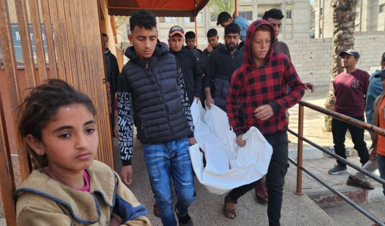 Katil İsrail’in ramazana başlayan Gazze’de düzenlediği saldırıda 1 kişi hayatını kaybetti