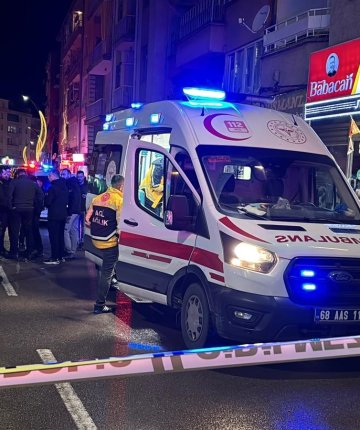 Bir evde 2’si kadın 3 kişi silahla vurulmuş halde bulundu!