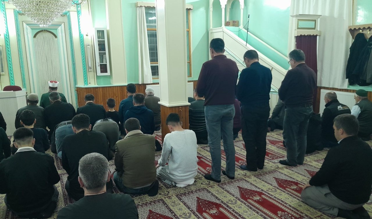 Karapınar’da ilk teravih namazı kılındı