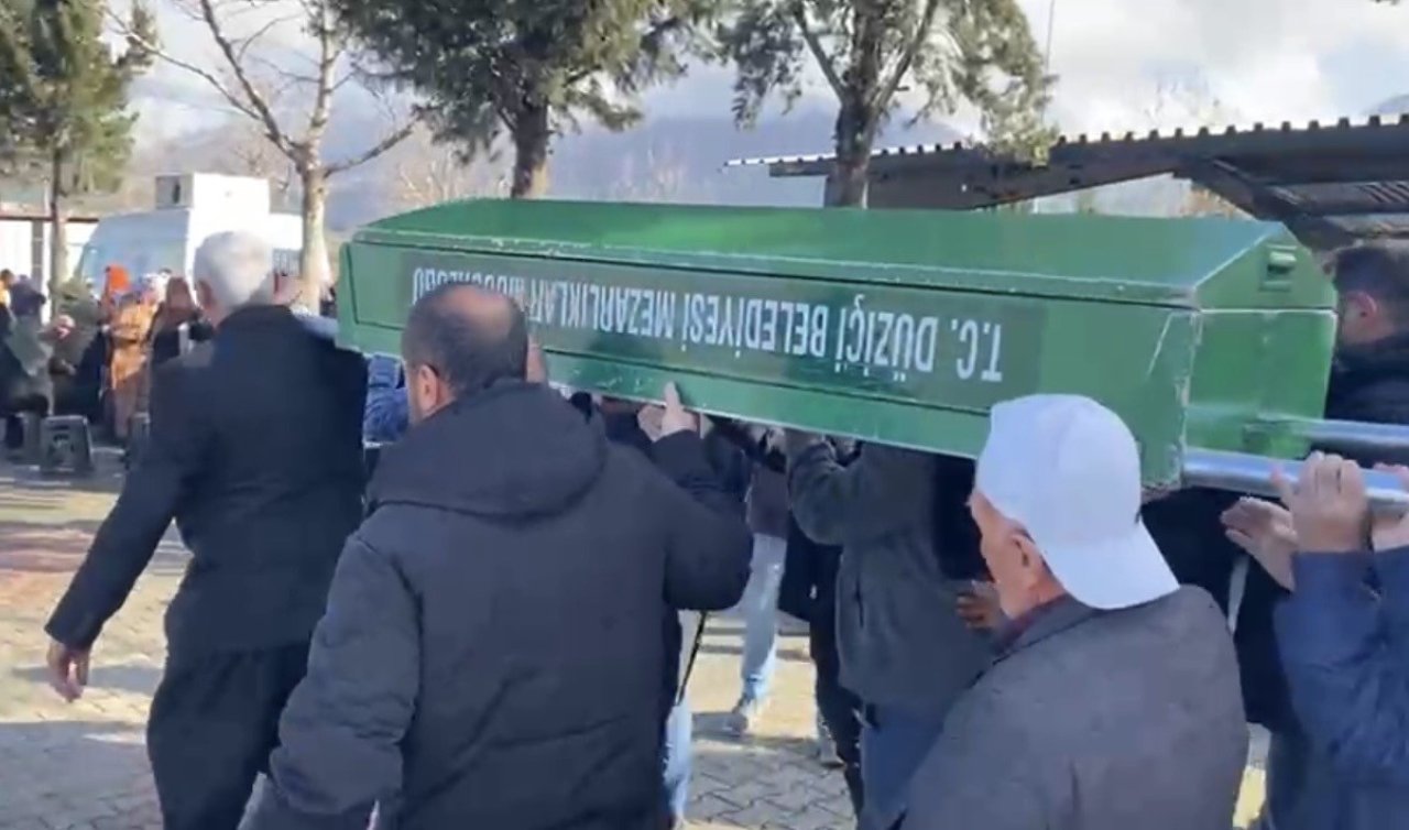 Eski eşi tarafından öldürülen 2 çocuk annesi kadın toprağa verildi