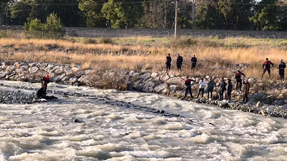 Köprüden düşerek akıntıya kapılan çocuk hayatını kaybetti