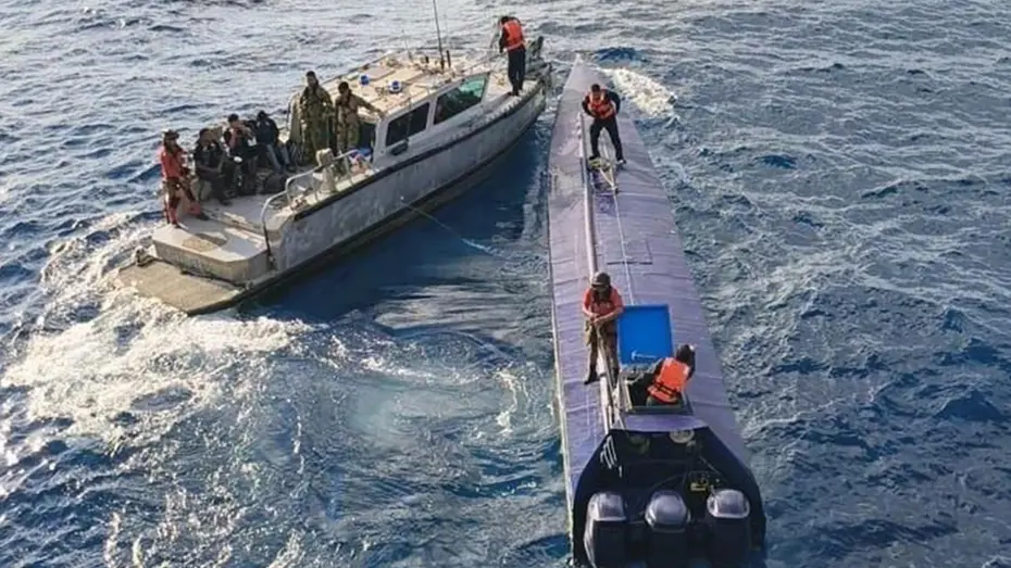 4 ton uyuşturucu taşıyan denizaltı ele geçirildi!