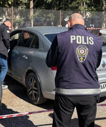 Nöbetten çıkan anestezi teknikeri otomobilinde ölü bulundu; eşi gözyaşlarına boğuldu