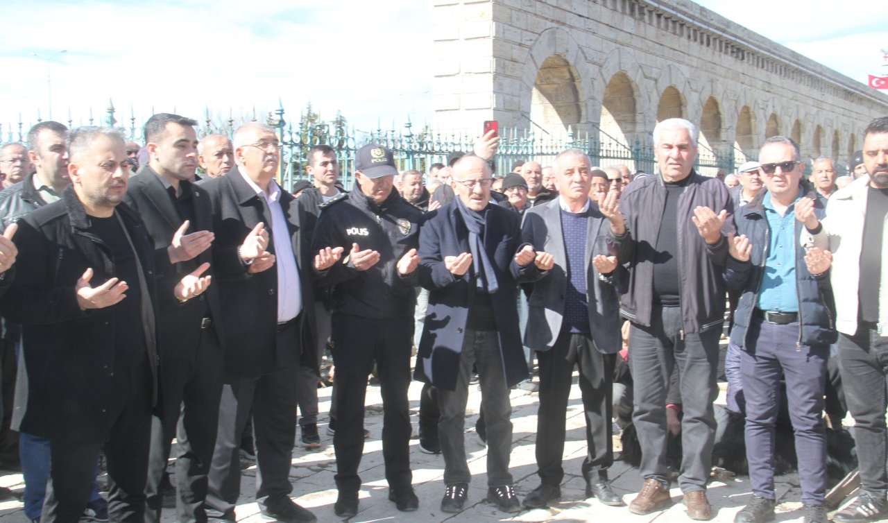 Beyşehir Gölü kıyısında rahmet ve berekete şükür için eller duaya açıldı