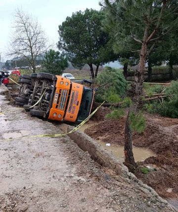 Beton mikseri ağaçların üzerine devrildi; 1 ölü 1 yaralı